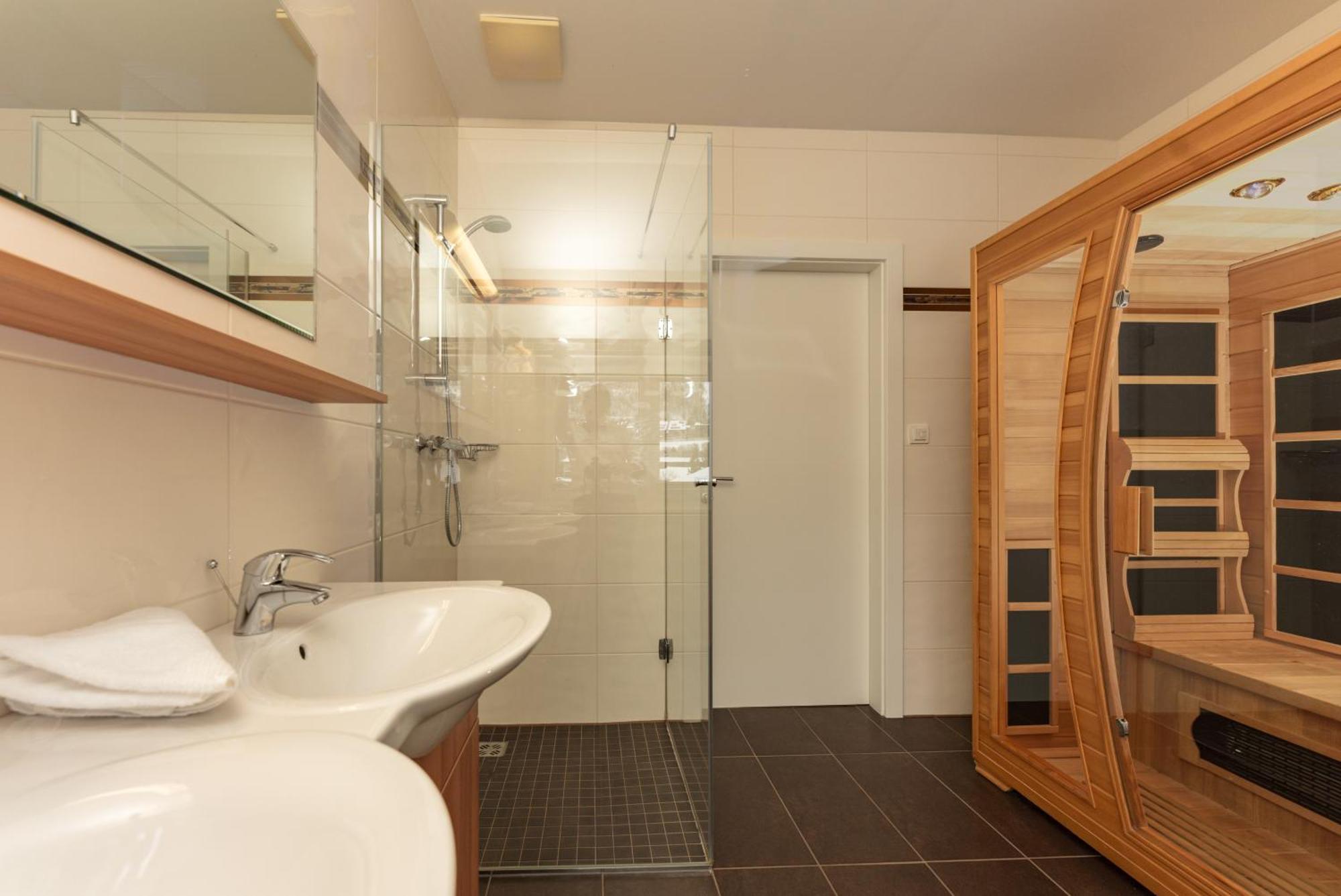 Ferienwohnungen Karoline By Schladming-Appartements Ruang foto